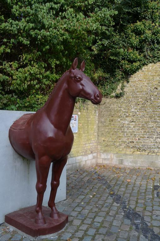 Het Houten Paard Ypres Esterno foto